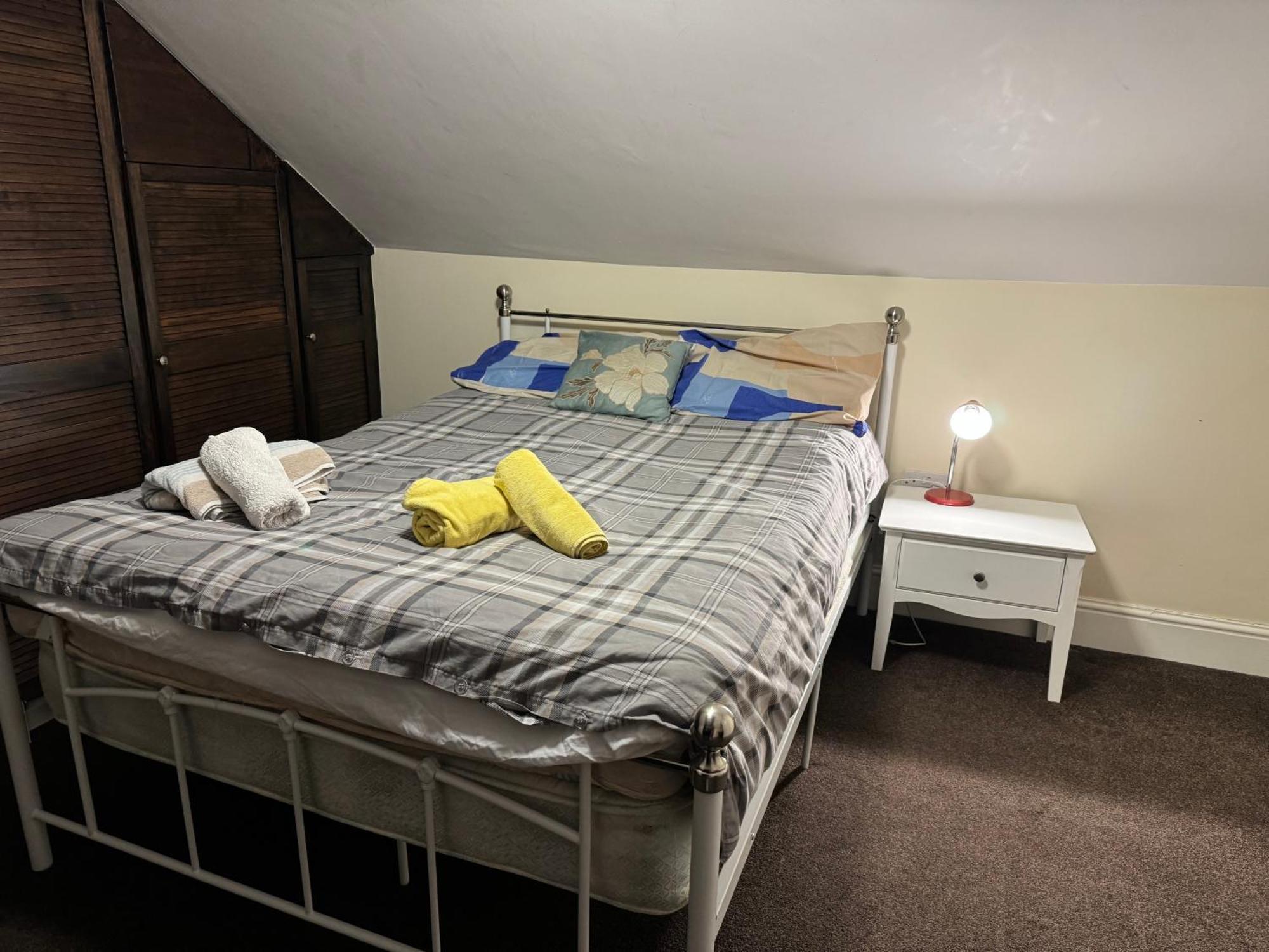 Comfortable Home Away From Home, Town Centre, Free Parking,Multiple Rooms เชลเทนแฮม ภายนอก รูปภาพ